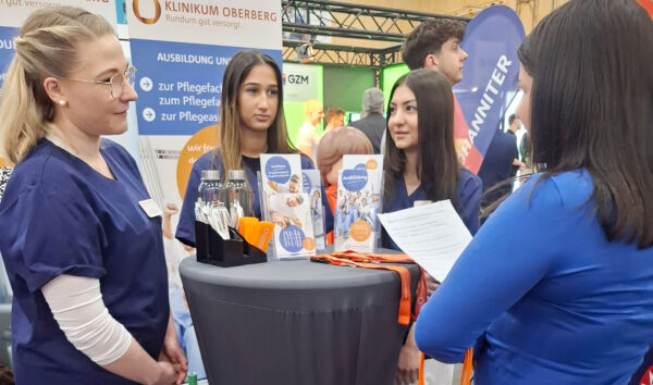Nachwuchs für Gesundheitsberufe begeistert